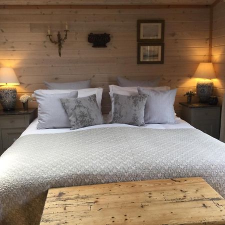 The Lodge - Luxury Lodge With Super King Size Bed, Kitchen & Shower Room Hurstpierpoint Bagian luar foto
