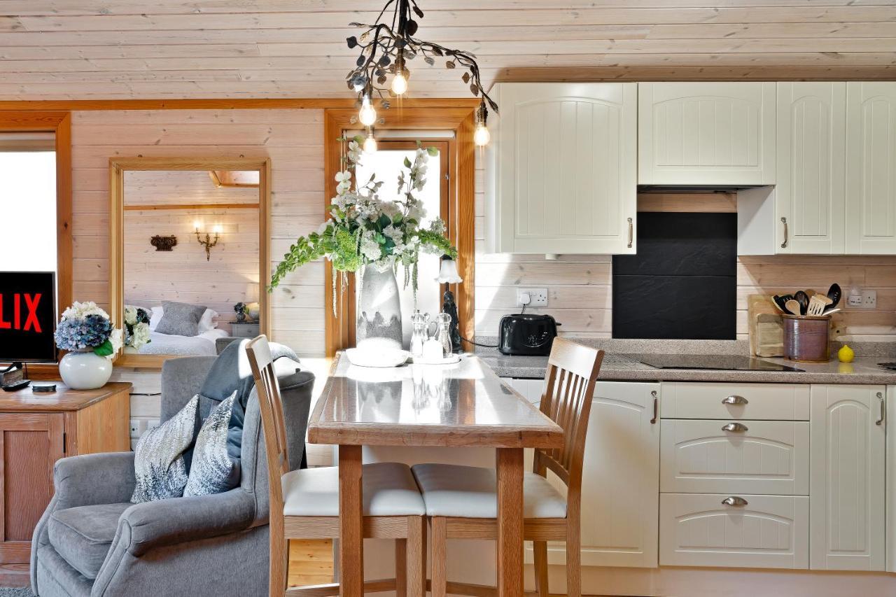The Lodge - Luxury Lodge With Super King Size Bed, Kitchen & Shower Room Hurstpierpoint Bagian luar foto