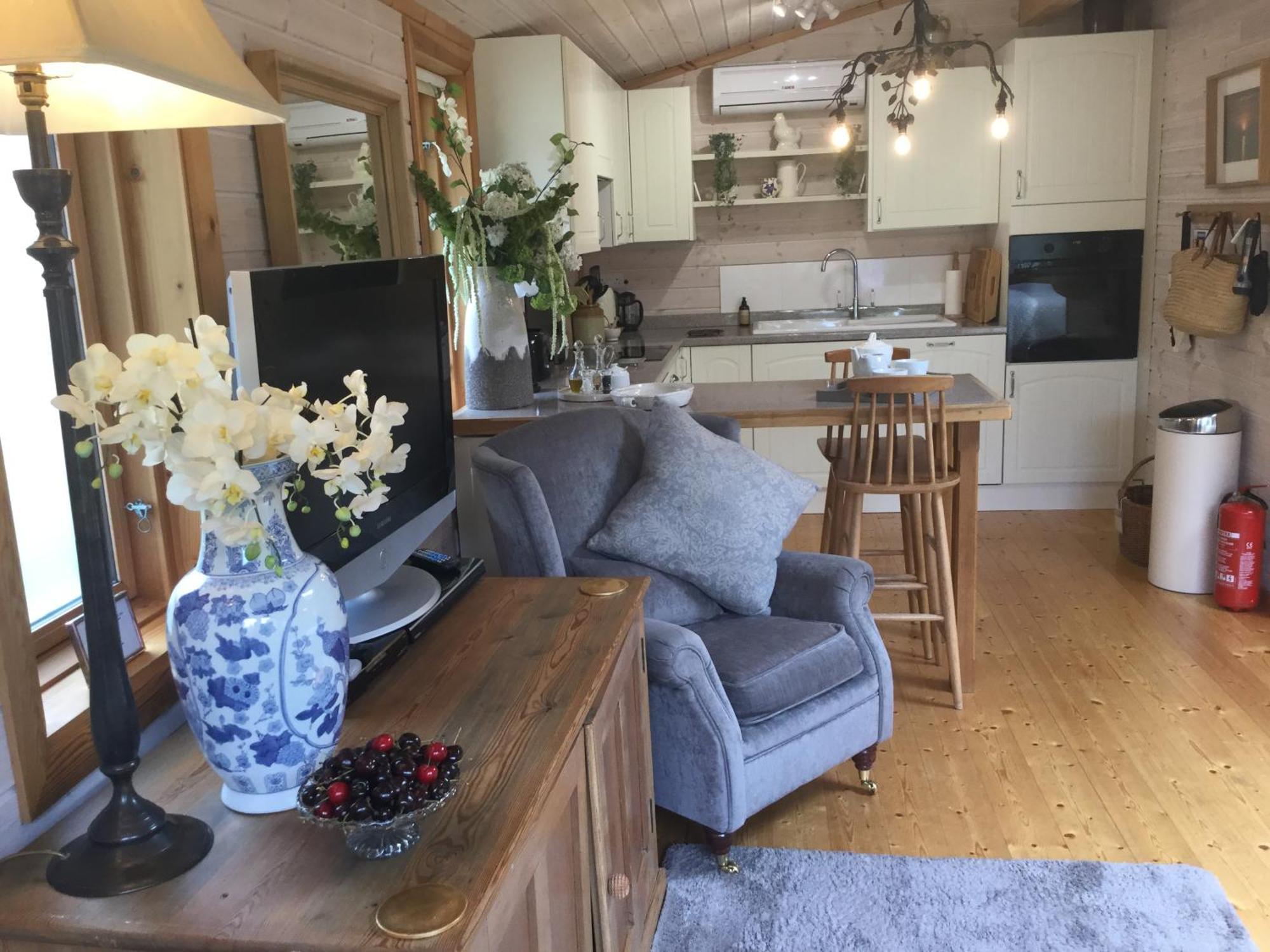 The Lodge - Luxury Lodge With Super King Size Bed, Kitchen & Shower Room Hurstpierpoint Bagian luar foto