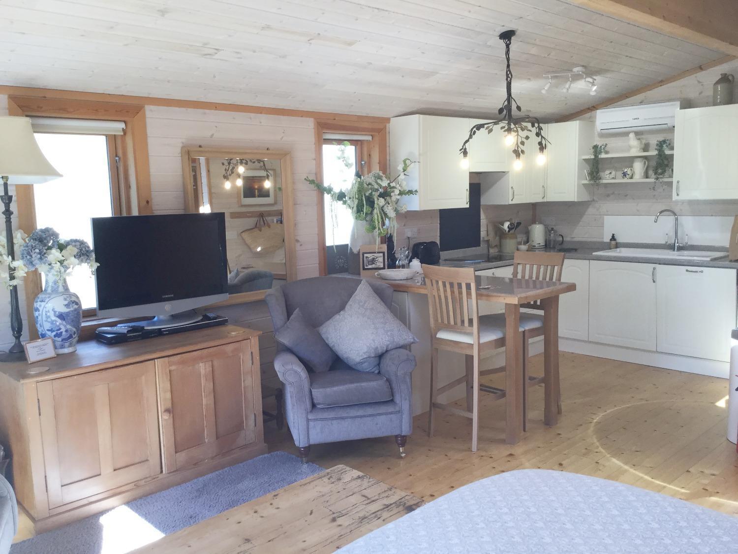 The Lodge - Luxury Lodge With Super King Size Bed, Kitchen & Shower Room Hurstpierpoint Bagian luar foto